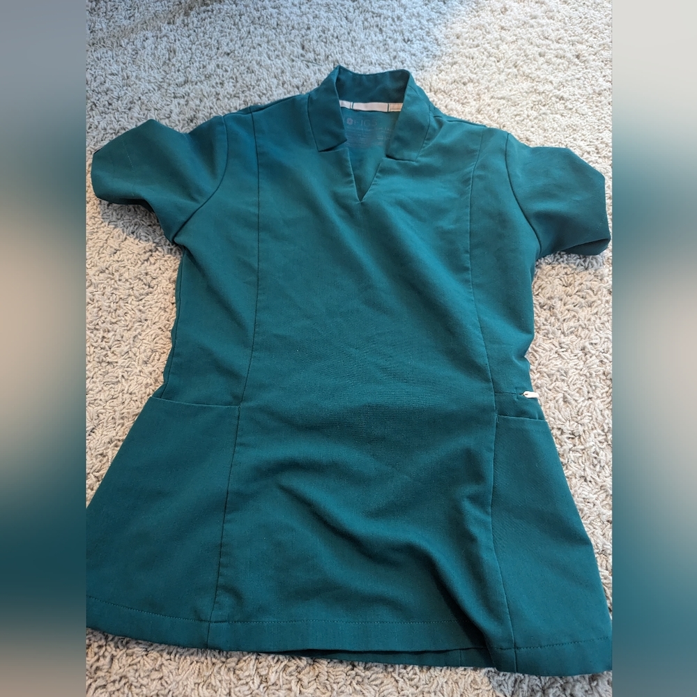 Figs Scrub Top